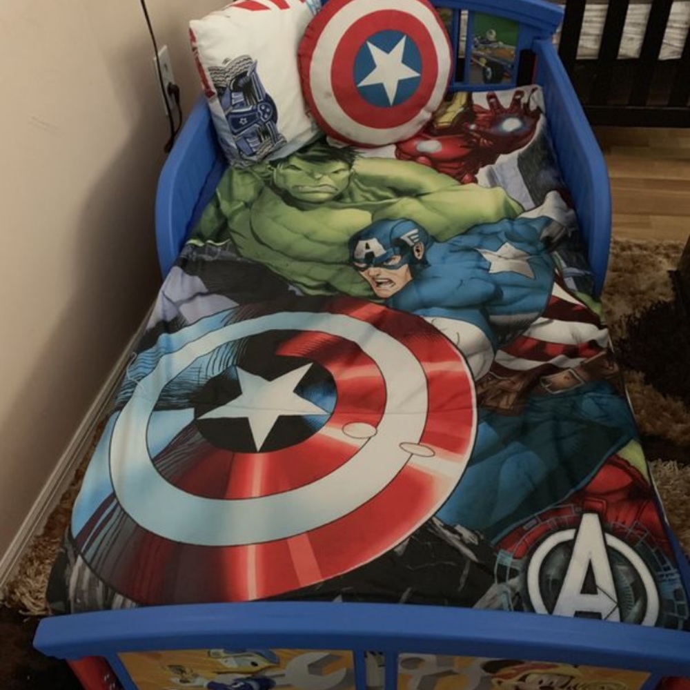 Kids bed with mattress and sheets sets